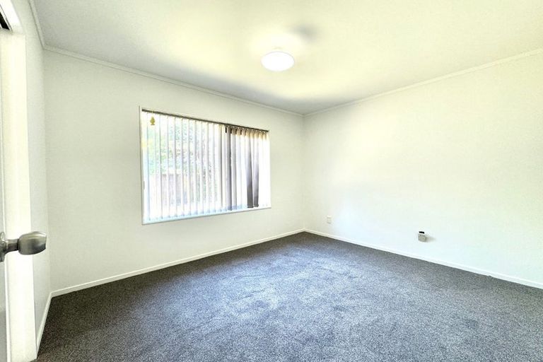 Photo of property in 17 Horlicks Place, Randwick Park, Auckland, 2105