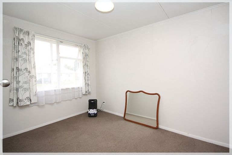 Photo of property in 13 Hinemoa Street, Levin, 5510