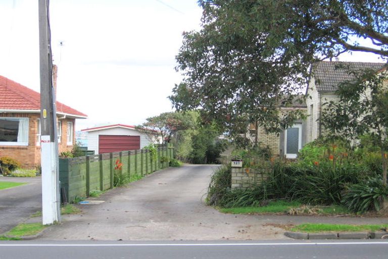 Photo of property in 2/121 Bucklands Beach Road, Bucklands Beach, Auckland, 2012