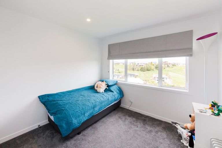 Photo of property in 23 Vaucluse Heights, Fitzherbert, Palmerston North, 4410