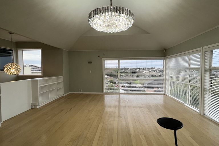 Photo of property in 14 Mcfetridge Place, Hillcrest, Auckland, 0627