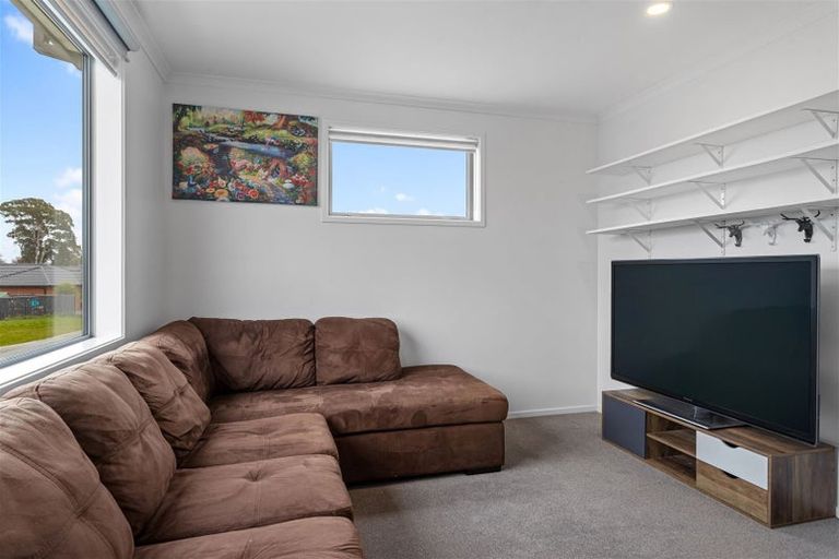 Photo of property in 50 Welsford Street, Woodend, 7610