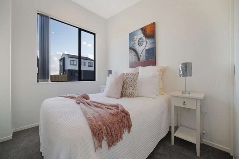 Photo of property in 22b Crestview Rise, Papakura, 2110