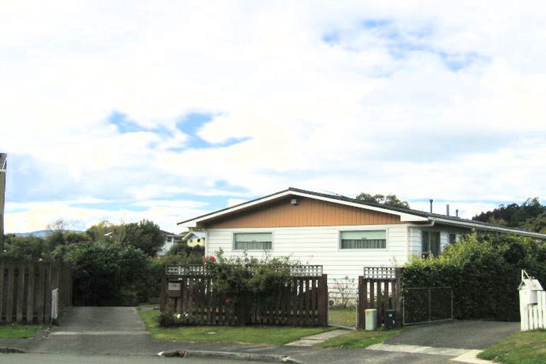 Photo of property in 10 Dunrobin Grove, Silverstream, Upper Hutt, 5019