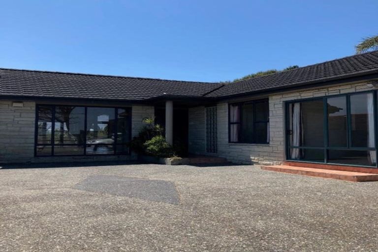 Photo of property in 473 East Coast Road, Murrays Bay, Auckland, 0630
