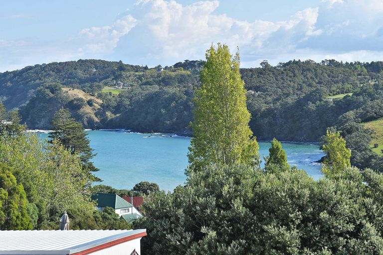 Photo of property in 15 Hillside Crescent, Leigh, 0985