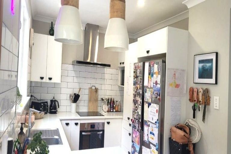 Photo of property in 6 View Road, Titahi Bay, Porirua, 5022