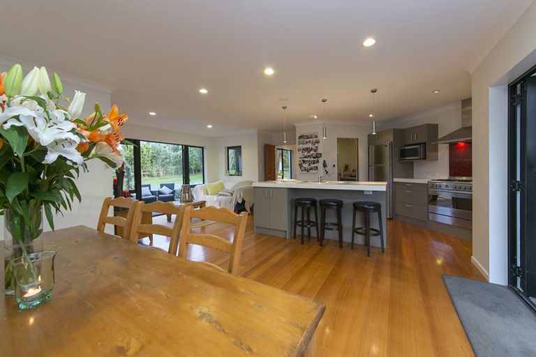 Photo of property in 210 Oraha Road, Kumeu, 0892