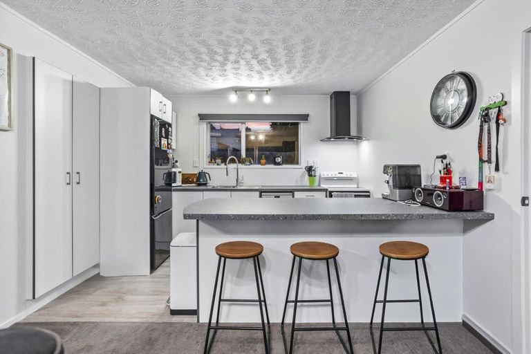 Photo of property in 3/29 Garelja Road, Henderson, Auckland, 0612