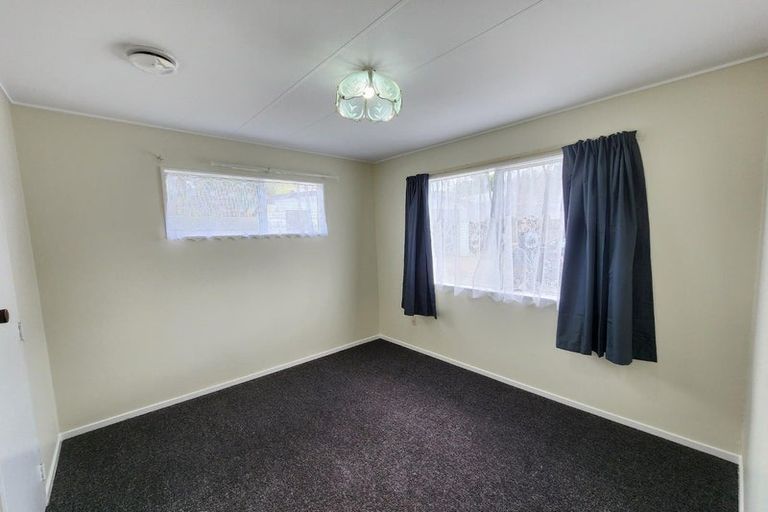 Photo of property in 37 Rhodes Drive, Kelvin Grove, Palmerston North, 4414