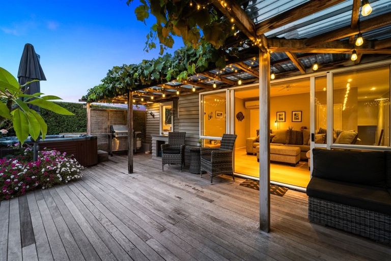 Photo of property in 10 Seine Road, Forrest Hill, Auckland, 0620