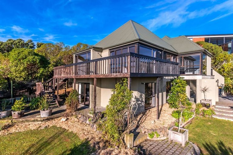 Photo of property in 20 Inverness Lane, Redcliffs, Christchurch, 8081