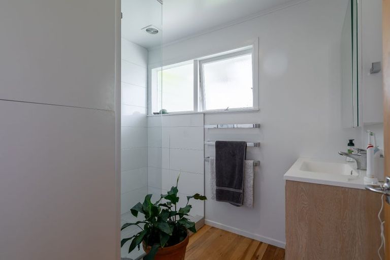 Photo of property in 40 Gill Avenue, Te Atatu Peninsula, Auckland, 0610