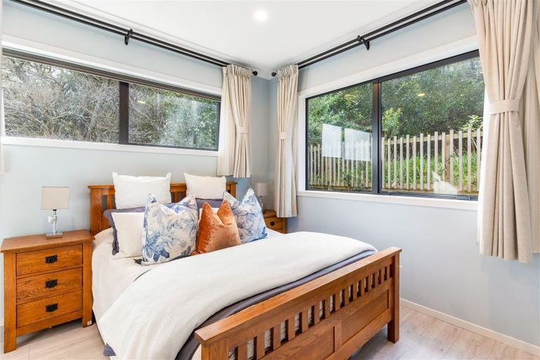 Photo of property in 33d Wairau Road, Forrest Hill, Auckland, 0627