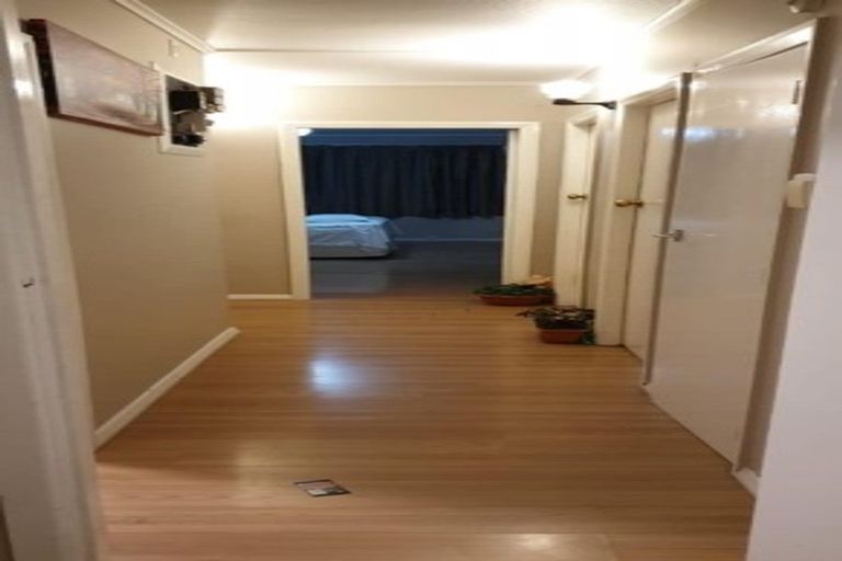 Photo of property in 2 Kelkirk Street, Kelston, Auckland, 0602