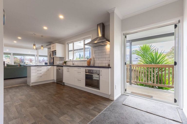 Photo of property in 40 Seddon Street, Waikanae, 5036