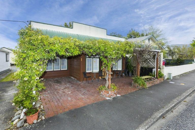 Photo of property in 54 Granville Street, Silverstream, Upper Hutt, 5019
