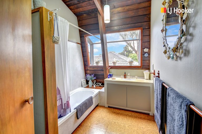 Photo of property in 4 Barling Street, Macandrew Bay, Dunedin, 9014