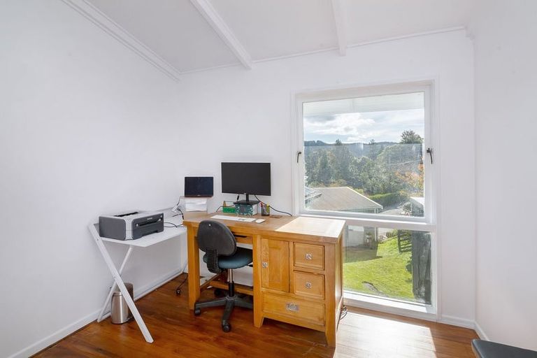 Photo of property in 8 Vista Crescent, Maoribank, Upper Hutt, 5018