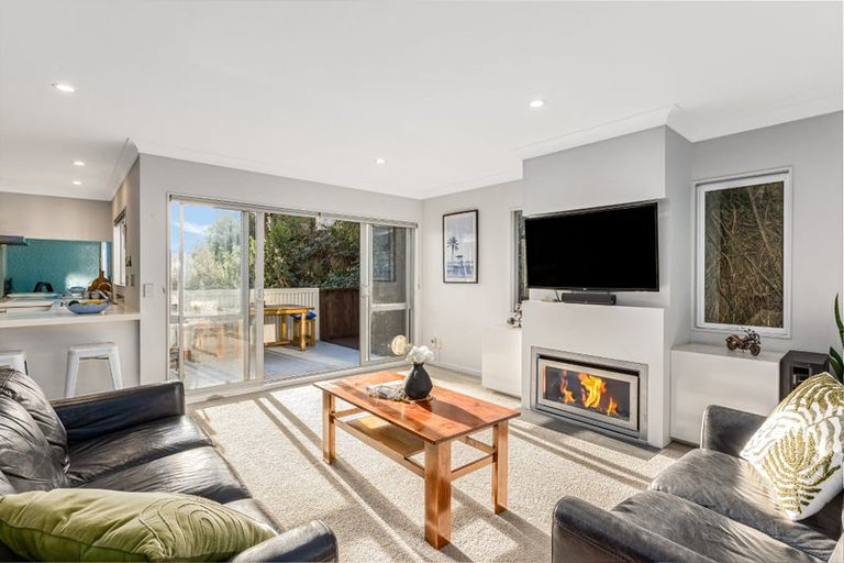 Photo of property in 9 Paremata Drive, Paremata, Porirua, 5024