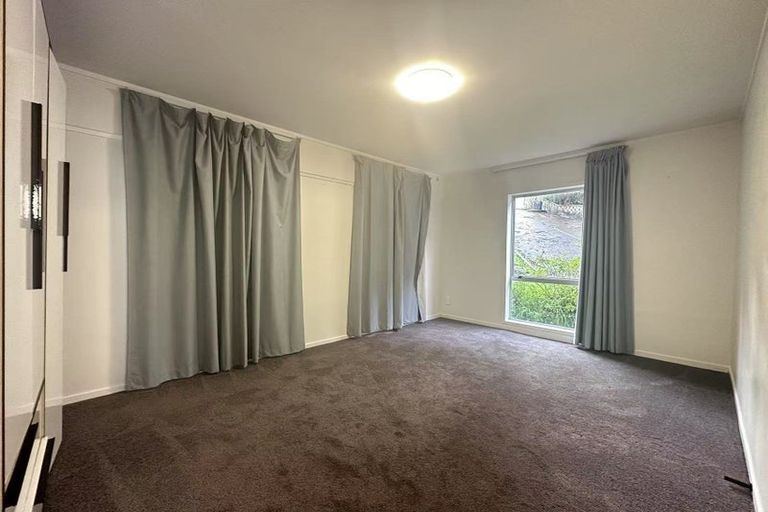 Photo of property in 9k View Road, Glenfield, Auckland, 0627
