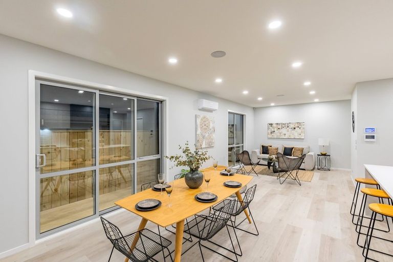 Photo of property in 43 Lumbarda Drive, Kumeu, 0810