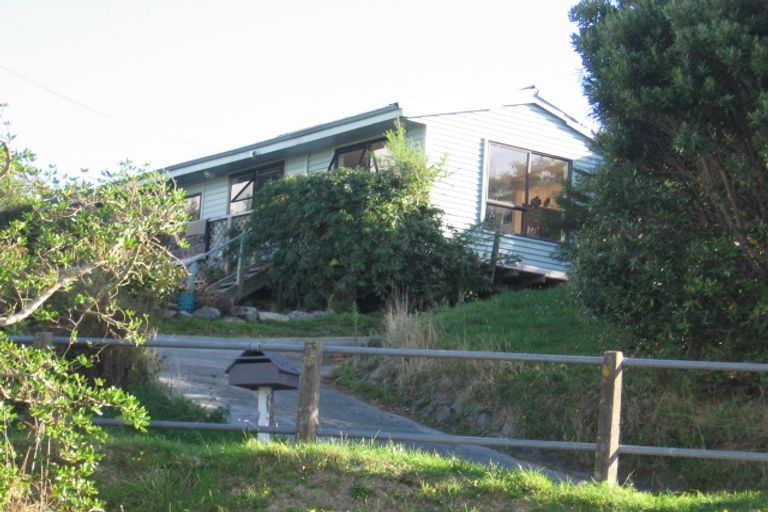 Photo of property in 33 Hiwi Crescent, Titahi Bay, Porirua, 5022
