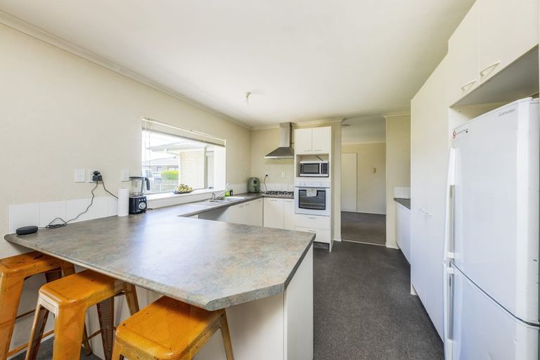 Photo of property in 22 Matilda Place, Weymouth, Auckland, 2103