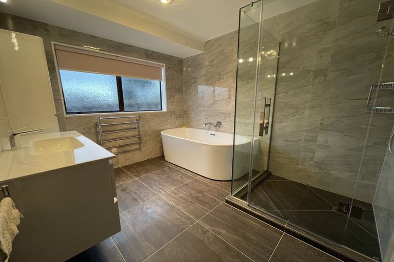 Photo of property in 5 Kookaburra Place, Botany Downs, Auckland, 2010