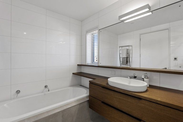 Photo of property in 21 Parkridge Place, Mount Pleasant, Christchurch, 8081