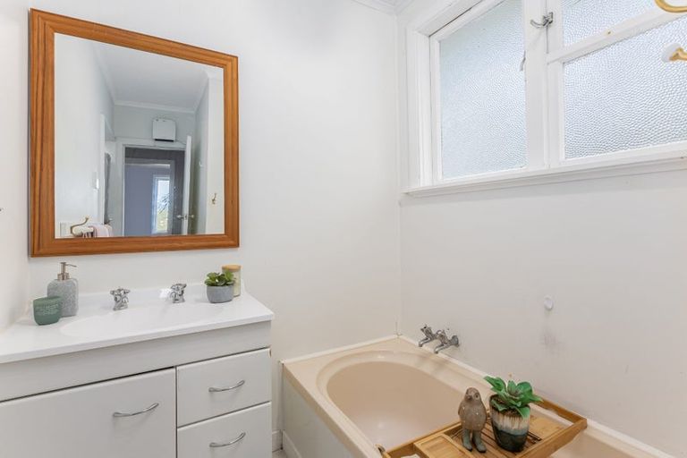 Photo of property in 2 Mapplebeck Street, Titahi Bay, Porirua, 5022