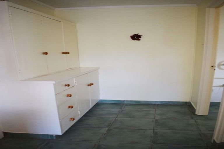 Photo of property in 1/666 East Coast Road, Pinehill, Auckland, 0630