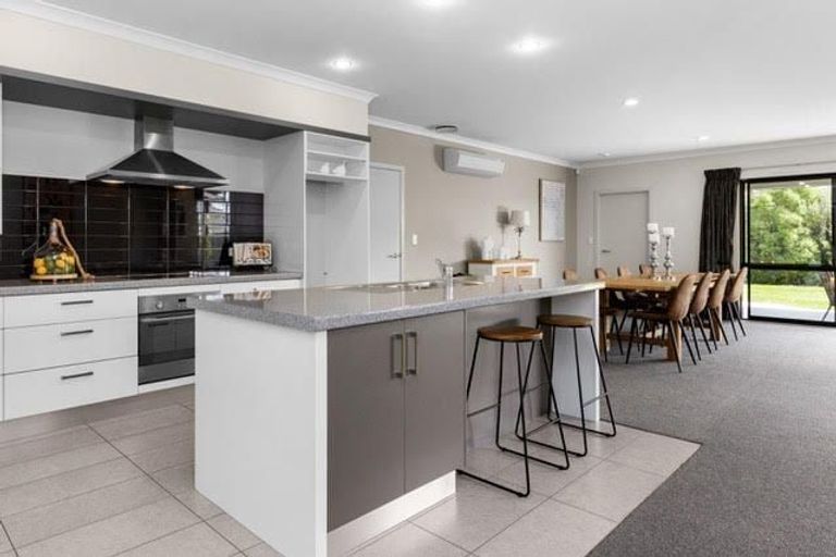 Photo of property in 19 Haast Place, Poraiti, Napier, 4112