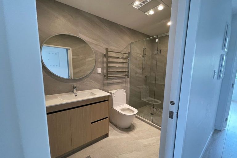 Photo of property in 29 Windy Ridge Road, Glenfield, Auckland, 0629