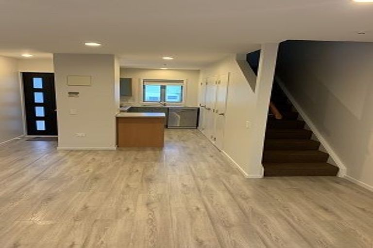 Photo of property in 10/6 John Jennings Drive, Oteha, Auckland, 0632