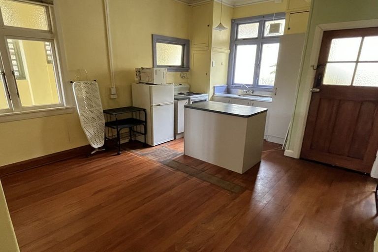 Photo of property in 6 Young Street, New Plymouth, 4310