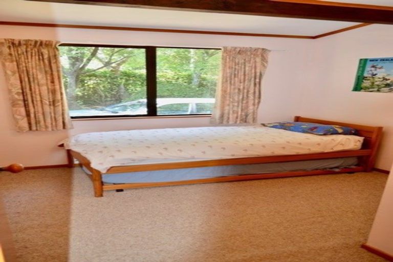 Photo of property in 32 Wi Pere Street, Manakau, 5573