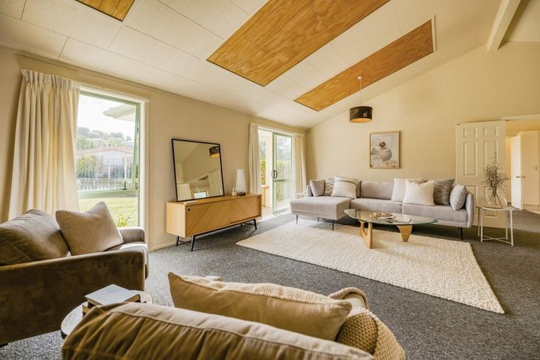 Photo of property in 53 Cabeleigh Drive, Helensville, 0800