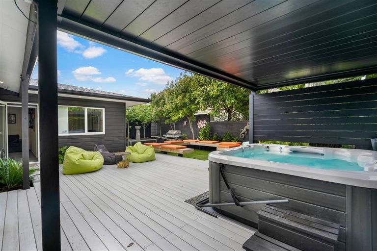 Photo of property in 22 Tercel Place, Sunnyhills, Auckland, 2010