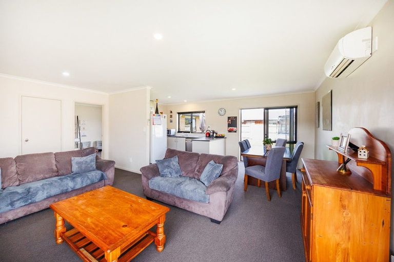 Photo of property in 15 Chestnut Close, Kelvin Grove, Palmerston North, 4414