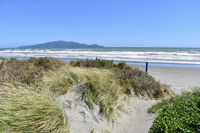 Photo of property in 18 Beachview Grove, Peka Peka, Waikanae, 5391