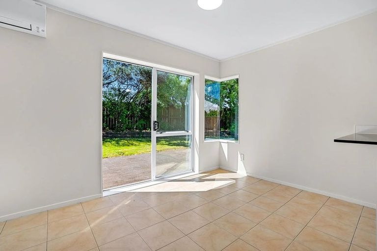 Photo of property in 11 Randwick Place, Randwick Park, Auckland, 2105