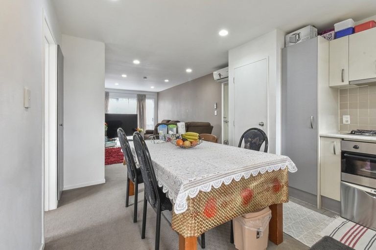 Photo of property in 2/33 Kenderdine Road, Papatoetoe, Auckland, 2025