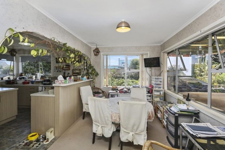 Photo of property in 6 Parris Street, Moturoa, New Plymouth, 4310