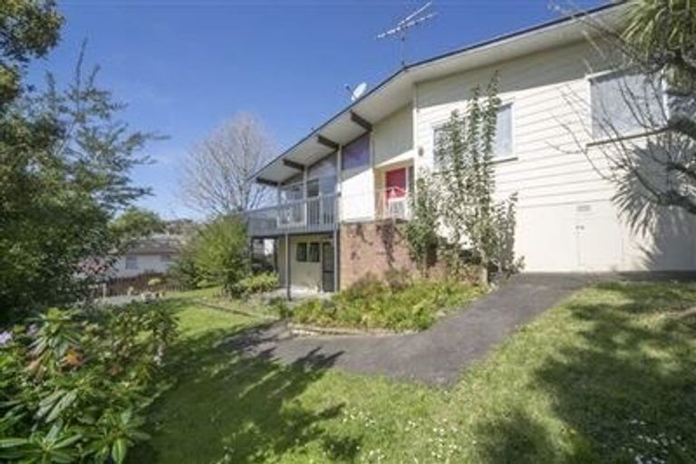 Photo of property in 1/17 Powrie Street, Glenfield, Auckland, 0629