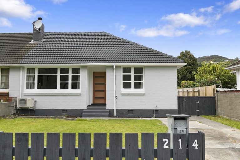 Photo of property in 214 Cambridge Terrace, Naenae, Lower Hutt, 5011