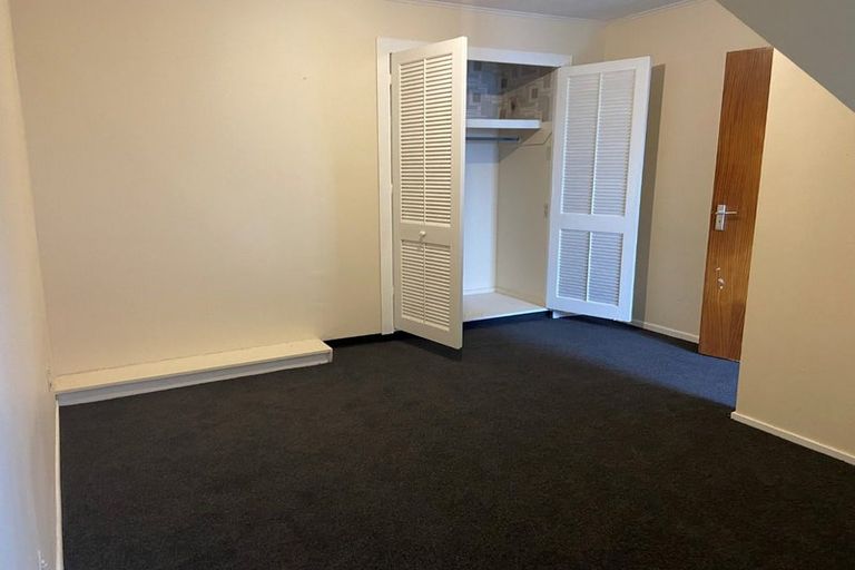 Photo of property in 20a Bloomsbury Grove, Newlands, Wellington, 6037