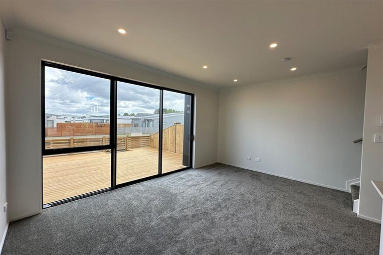 Photo of property in 14 Parahau Road, Papakura, 2110