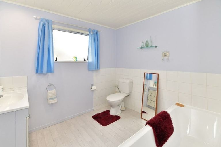 Photo of property in 2b St James Avenue, Helensville, 0800