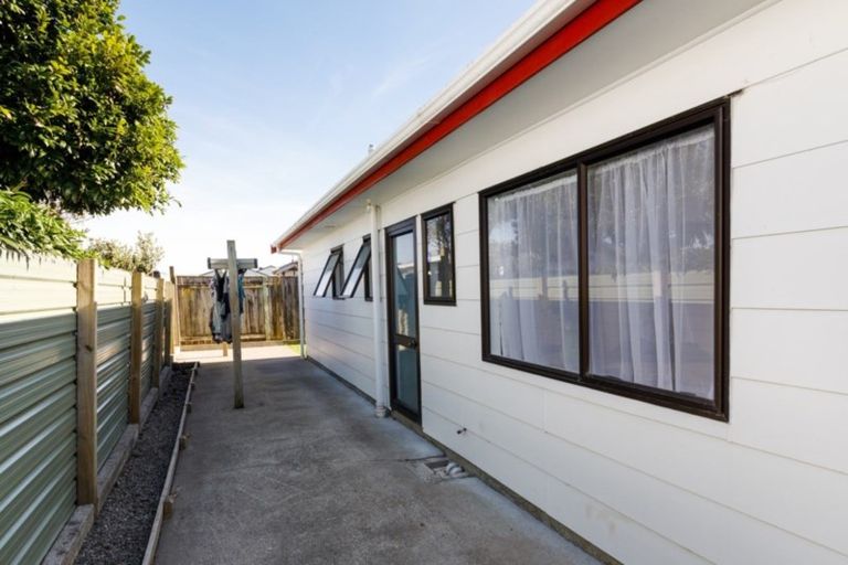 Photo of property in 27 Tiller Close, Kelvin Grove, Palmerston North, 4414